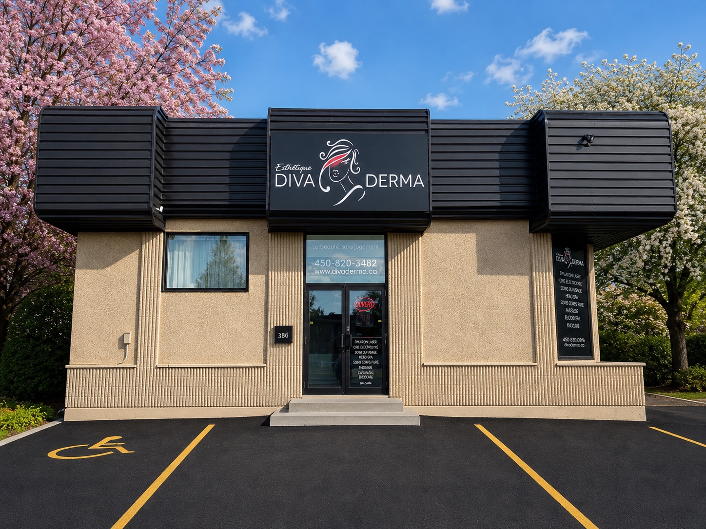 Façade noire et beige de la clinique DivaDerma à Blainville